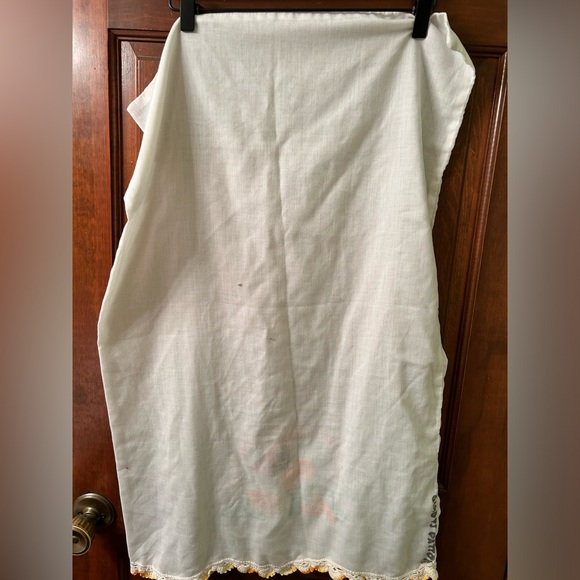 VTG Butterfly embroidered pillow case with crochet edge. Queen size - Picture 6 of 6